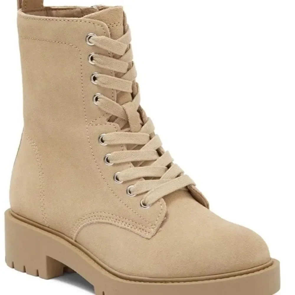 Steve Madden Women’s Checker Lug Sole Combat Boots in the Size 9.5M